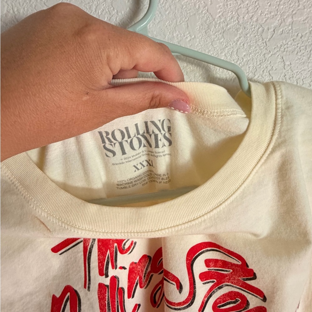 The Rolling Stones Cream Tee with Red Graphic - Picture 2 of 3